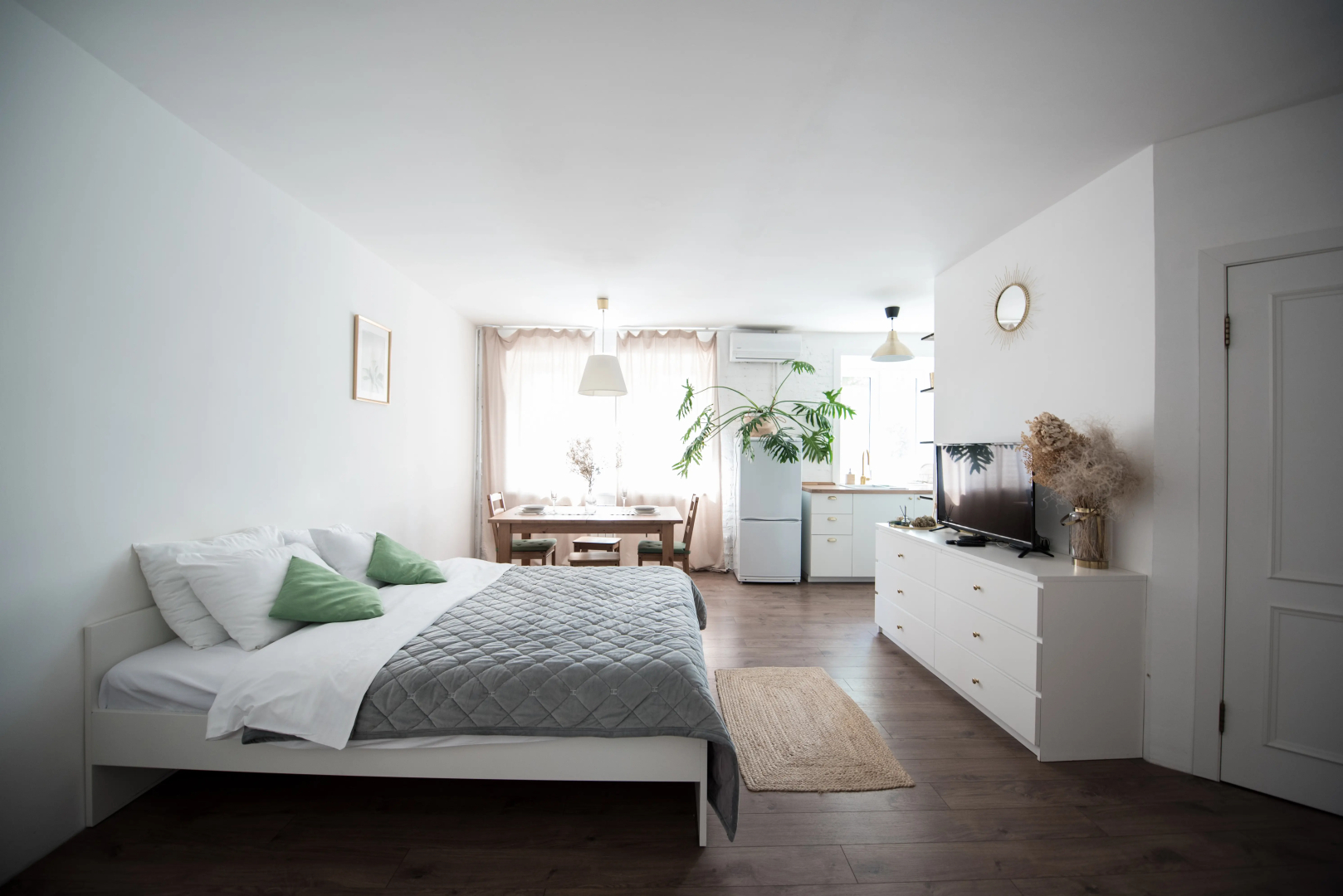 Апартаменты Smile Apartments Уютные в Самом Центре Города 1