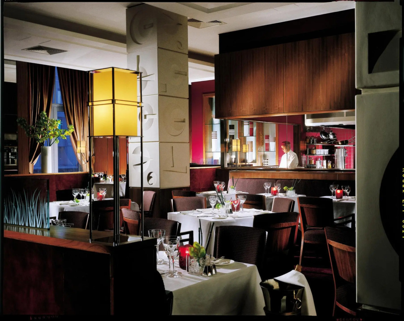 Canary Riverside Plaza Hotel