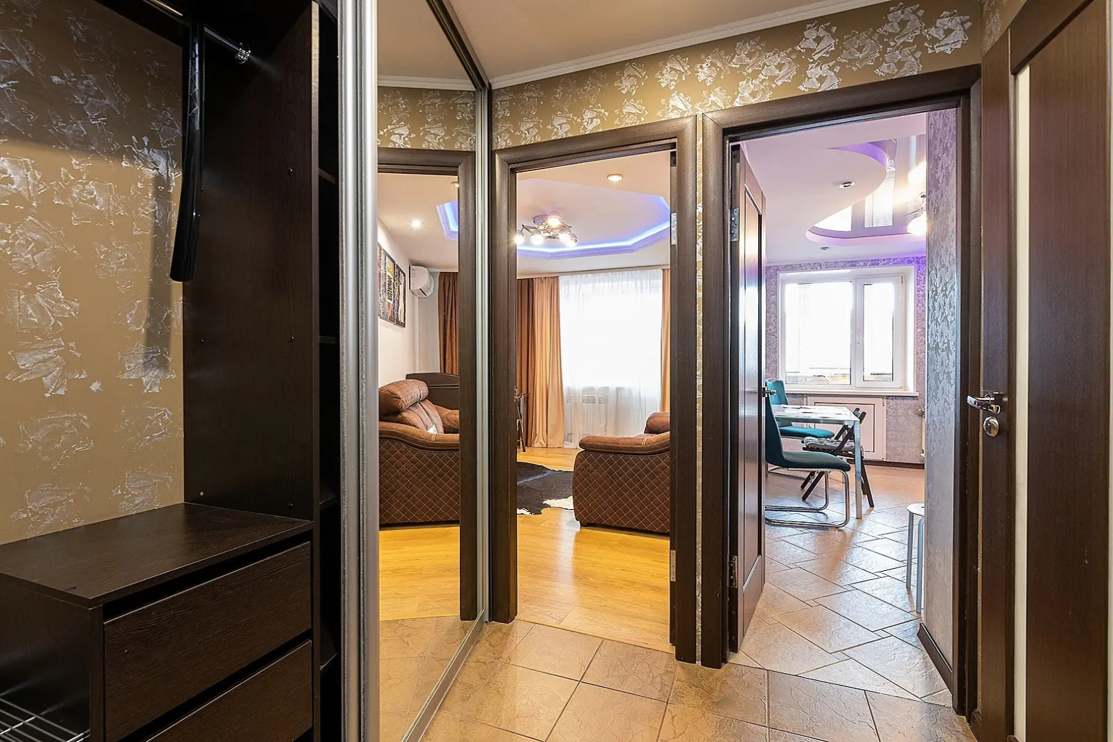 Тихие апартаменты  в центре города, ул.Горького 154. Сова-Дом