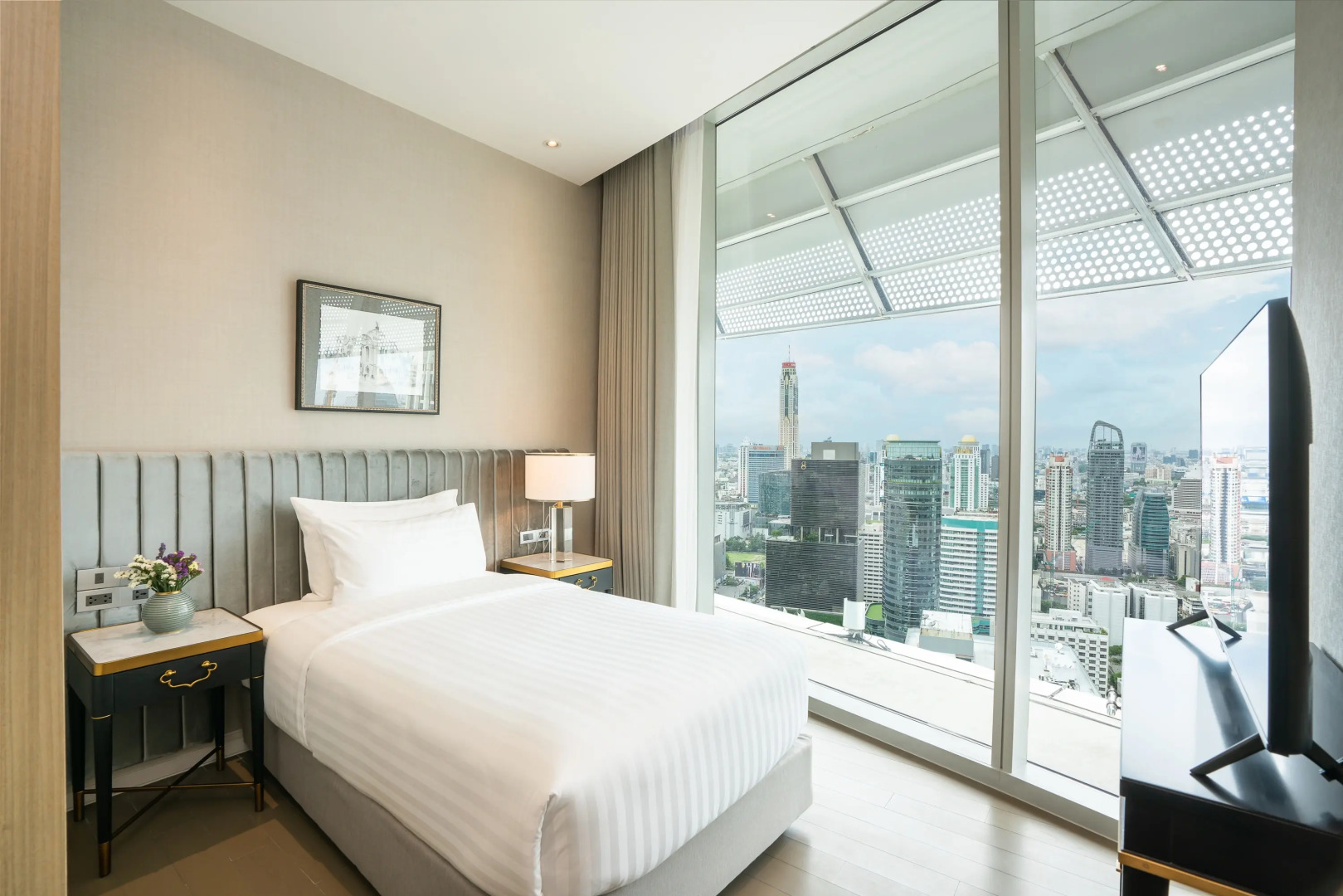Отель Magnolias Ratchadamri Boulevard Serviced Residences