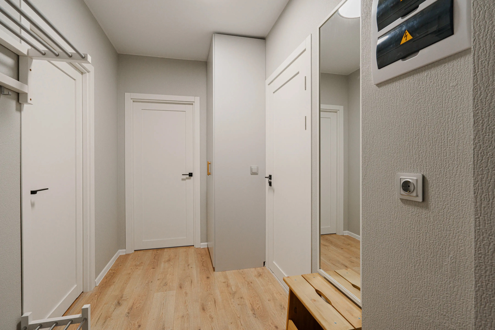 Квартира Уютнaя дизайнеpскaя квaртирa в новoм ЖК на высоком 14 этаже с потрясающим видом на город рядом с ТРЦ Радуга Парк