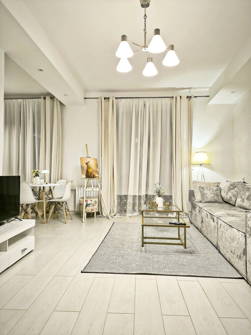 Апартаменты Белоснежные в центре, Вокзал, двушка