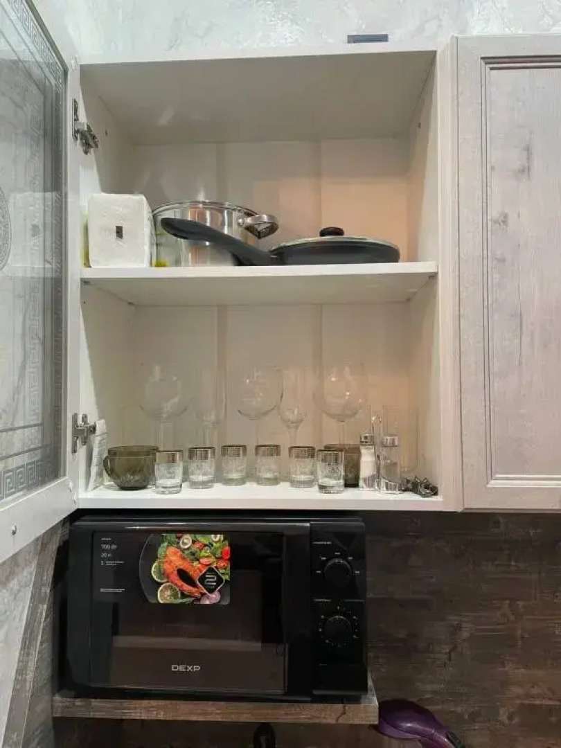 Атмосферная студия с большими окнами с комфортом разместит от двух человек, до 4-х человек от Уют и Комфорт НН