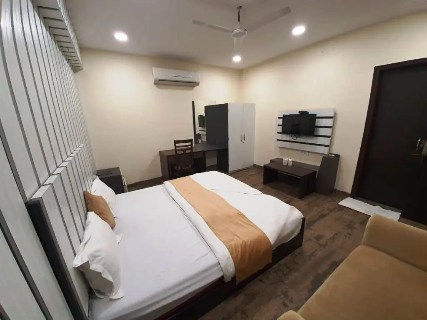 Hotel Mandakini Royal