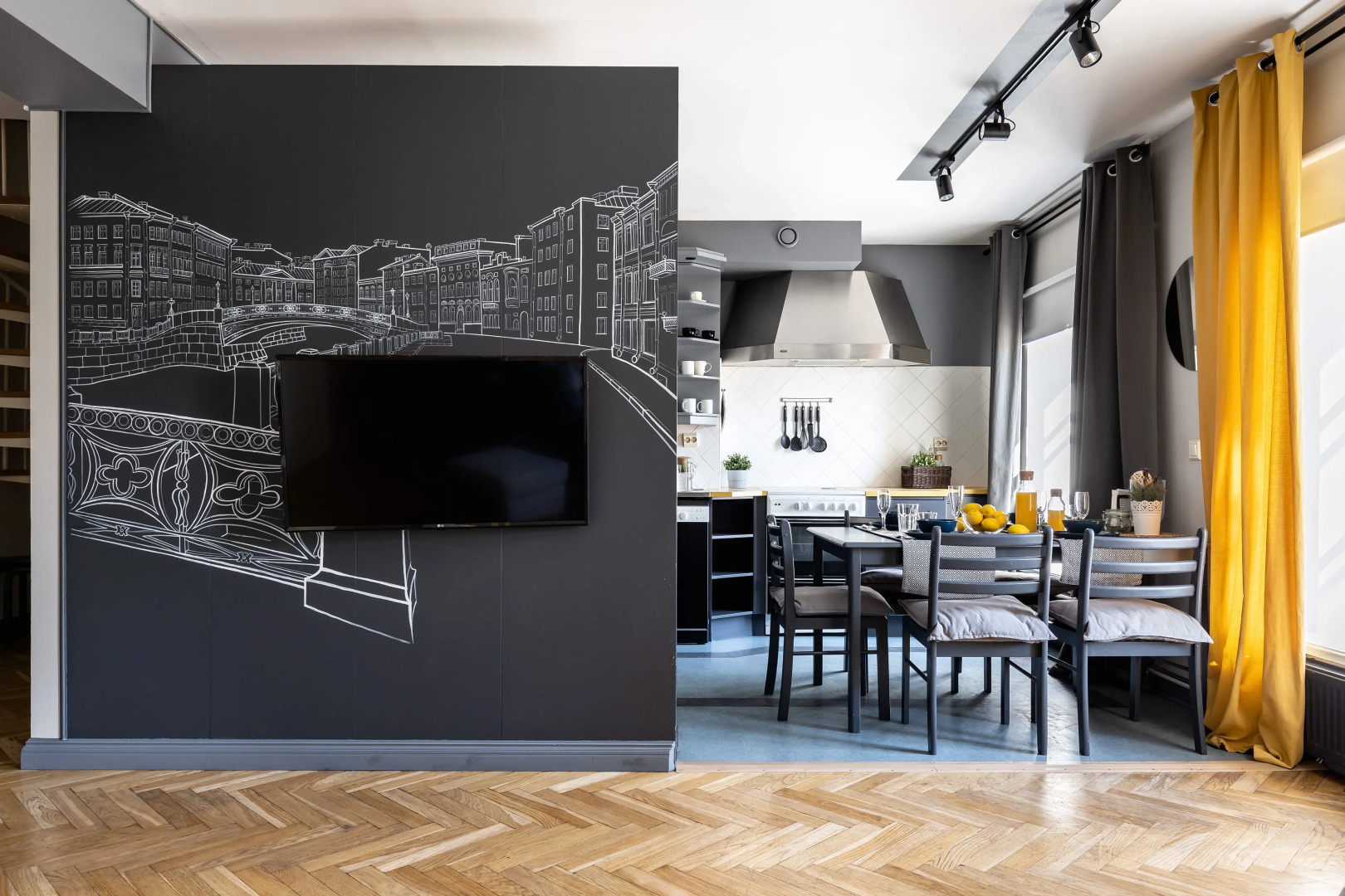 Апартаменты Двухуровневые Little Italy 140 кв.м с видом на собор