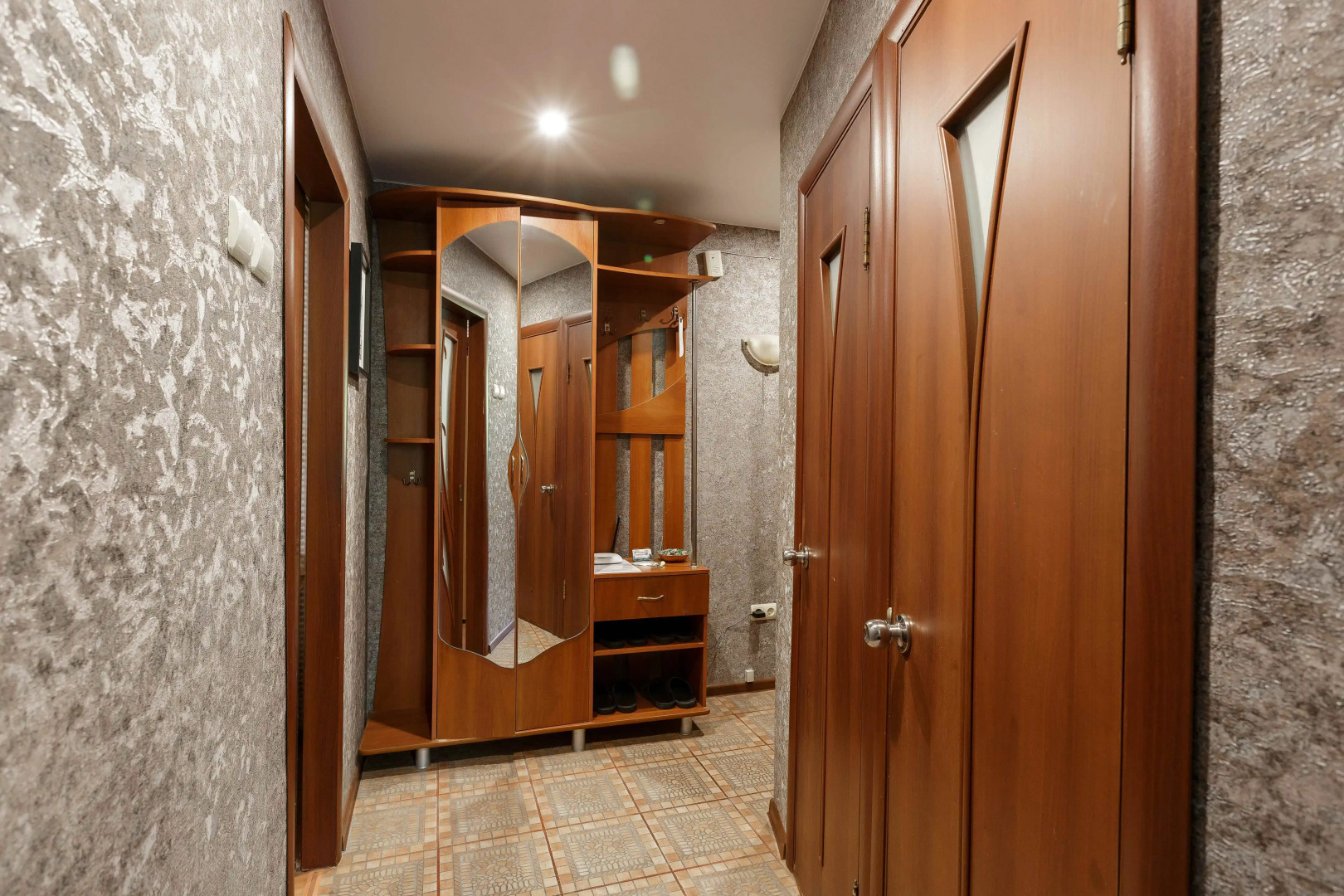 Квартира SmolSutki Ново-Чернушенский переулок 1/2 (2комн)