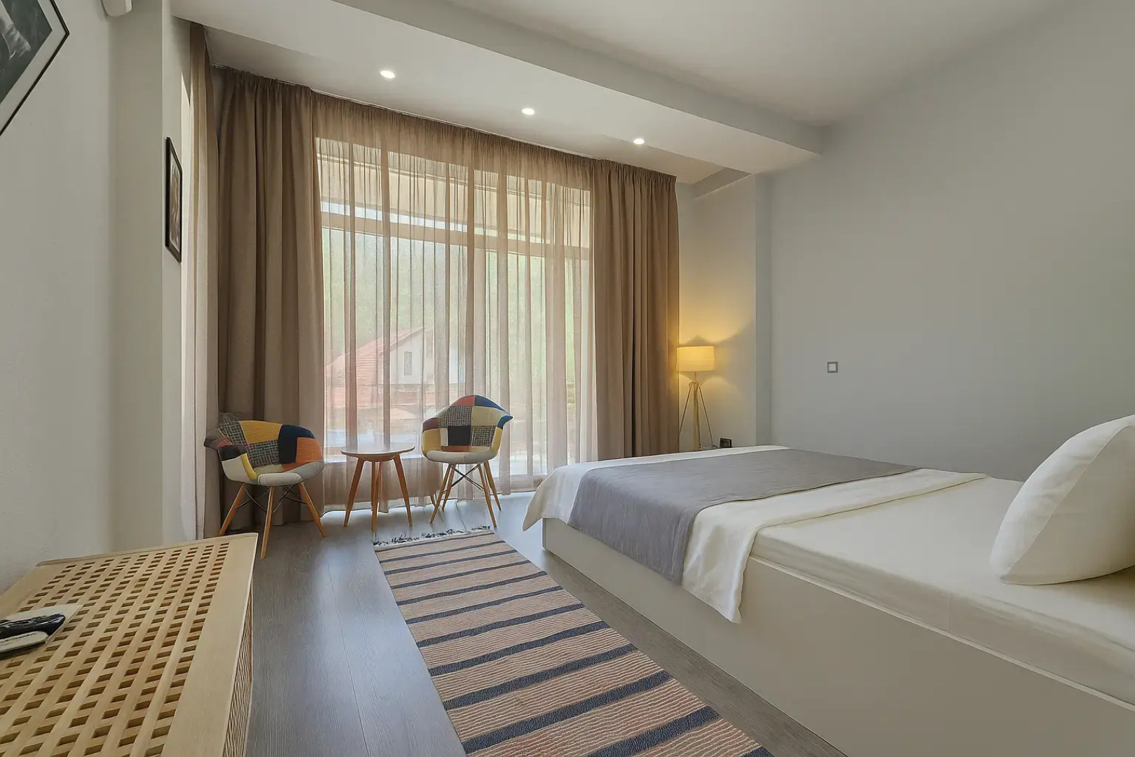 Квартира Студия с витражными окнами с видом на лес и горы