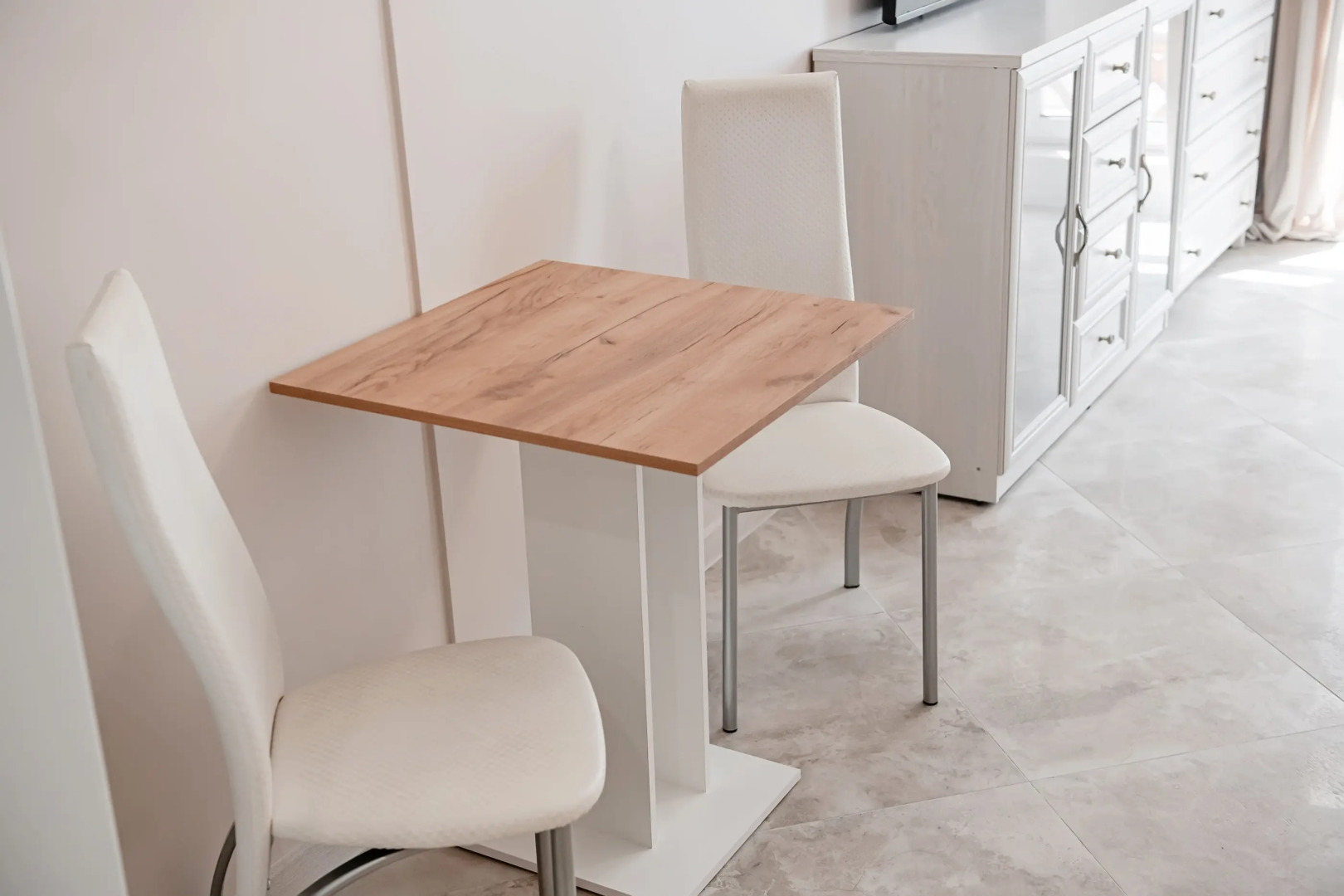 Апартаменты Студия у Станции Метро Грушевка