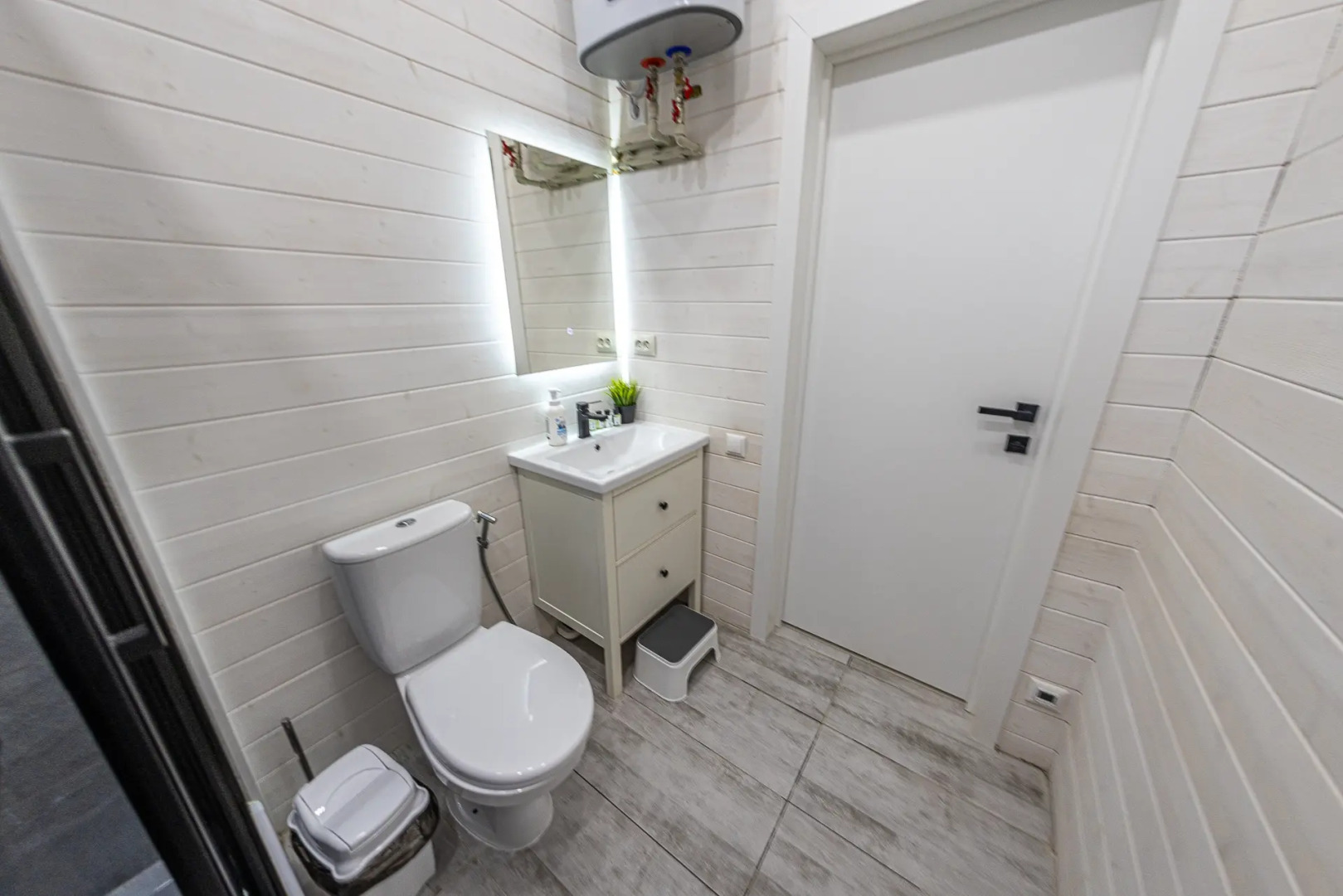 Частный дом У реки в горах