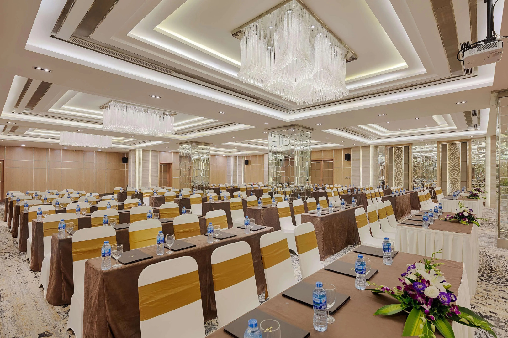 Отель Halong Plaza