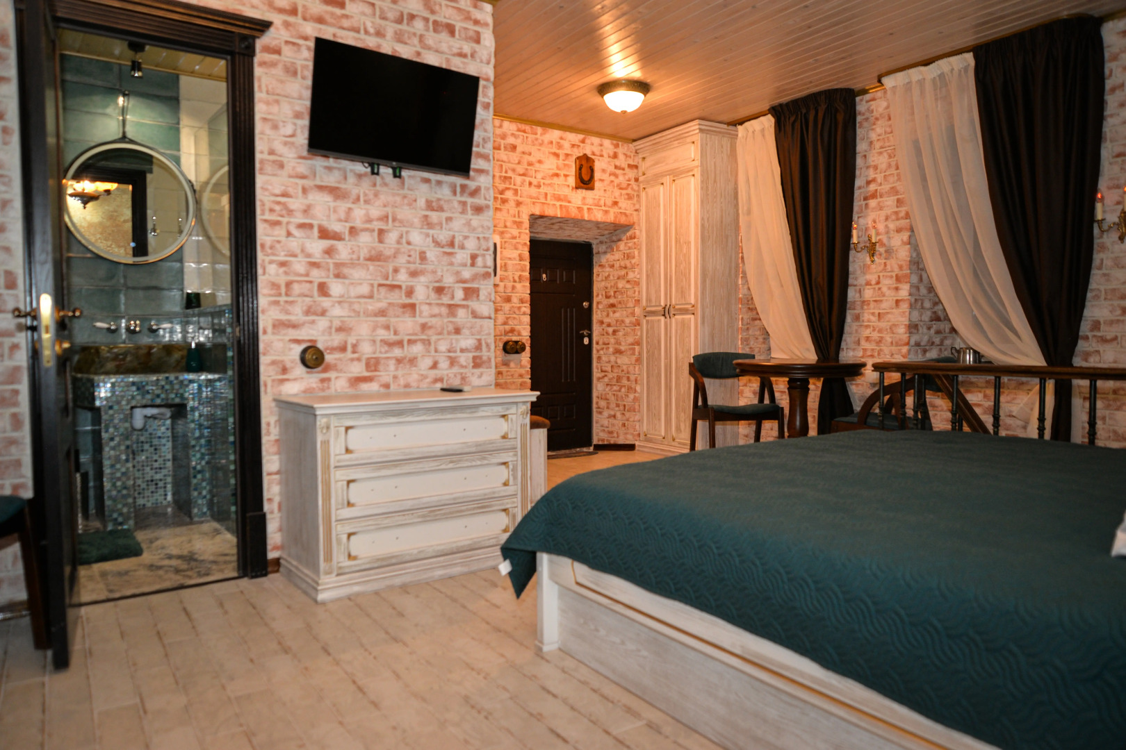 Квартира Лофт «Дубовая лестница»