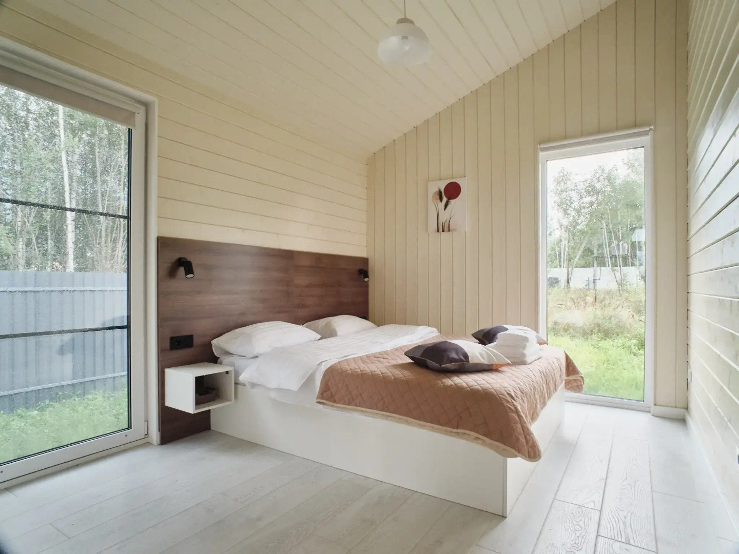 Частный дом с сауной, детской и спортивной площадкой