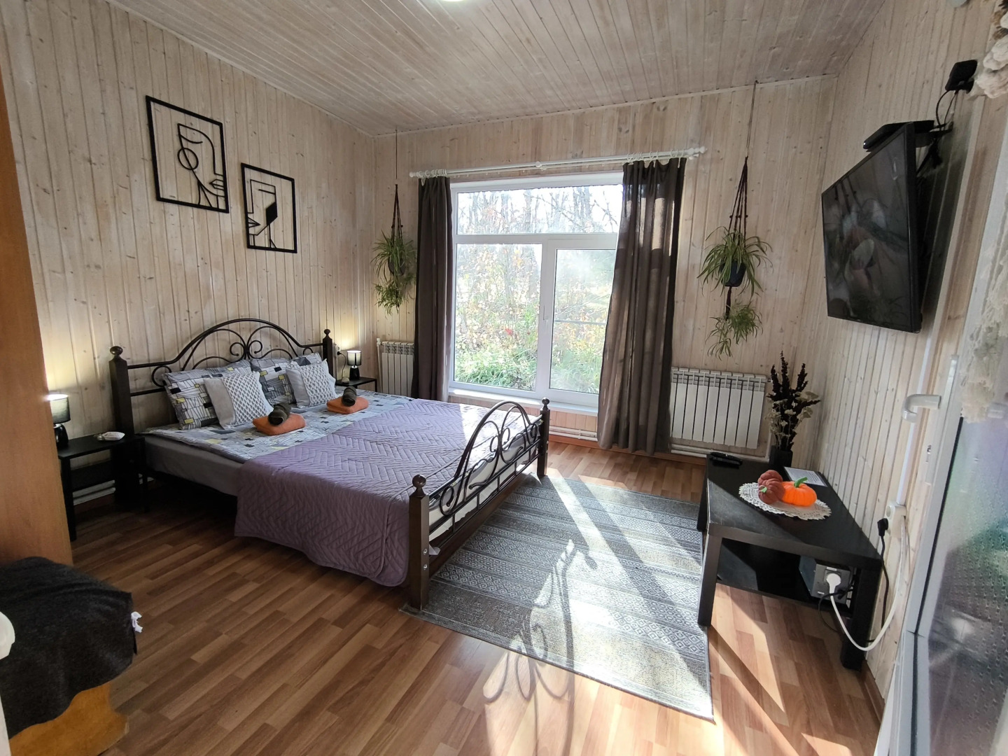 Частный дом у горной реки