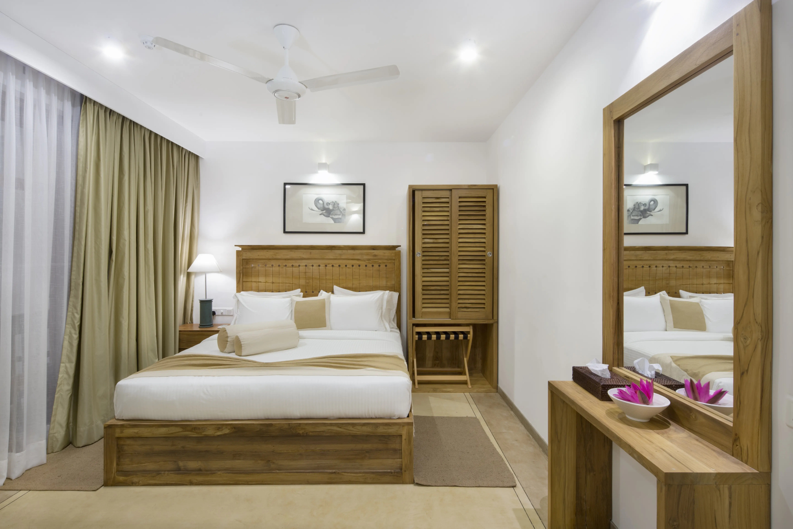 Отель Lucky Elephant