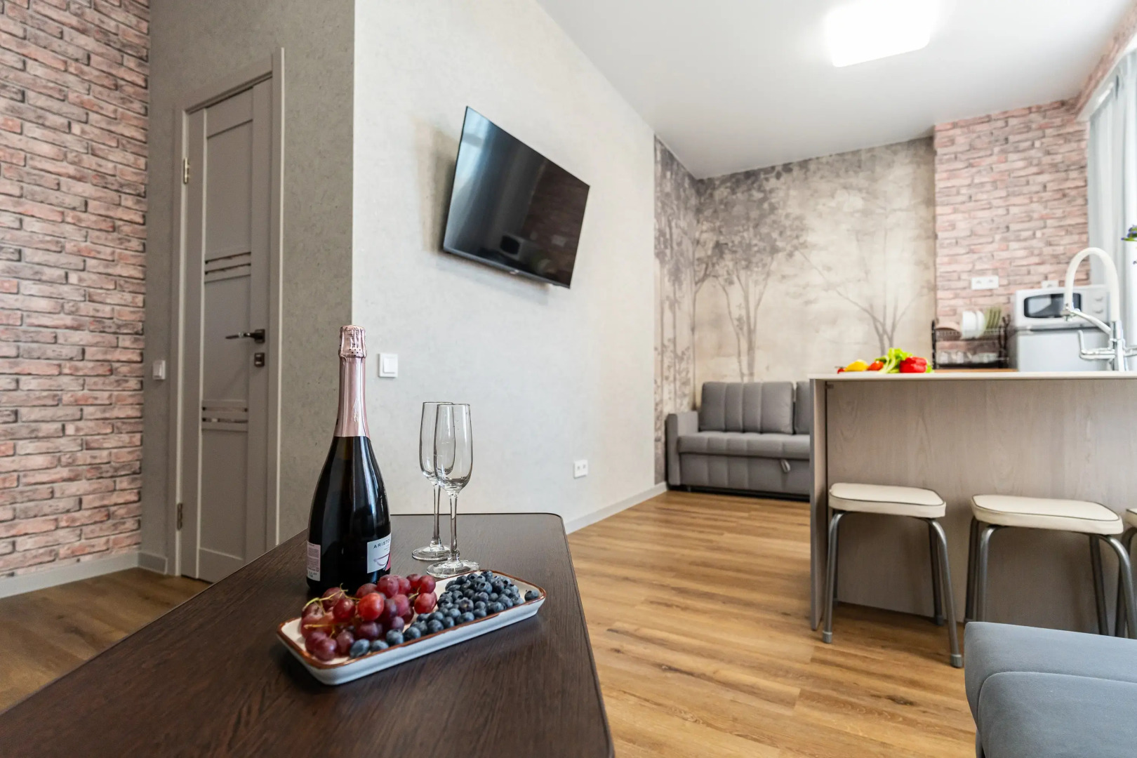 Апартаменты в Нoвоpоccийcкe c Дизaйнерcким Рeмoнтoм 2