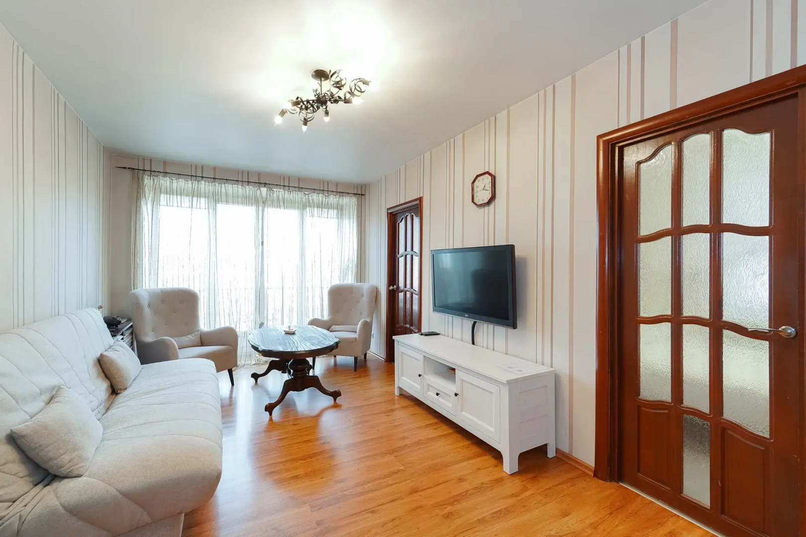 Трехкомнатная Квартира на проспекте Независимости 52