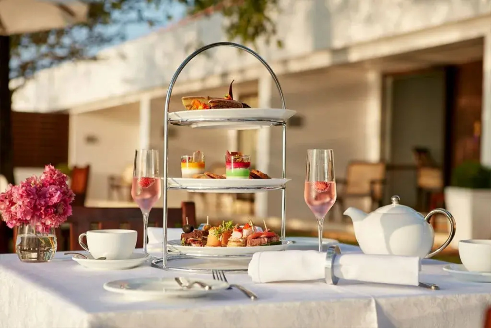 Отель EKHO Lake House - From Colonial Bungalow to Royal Retreat