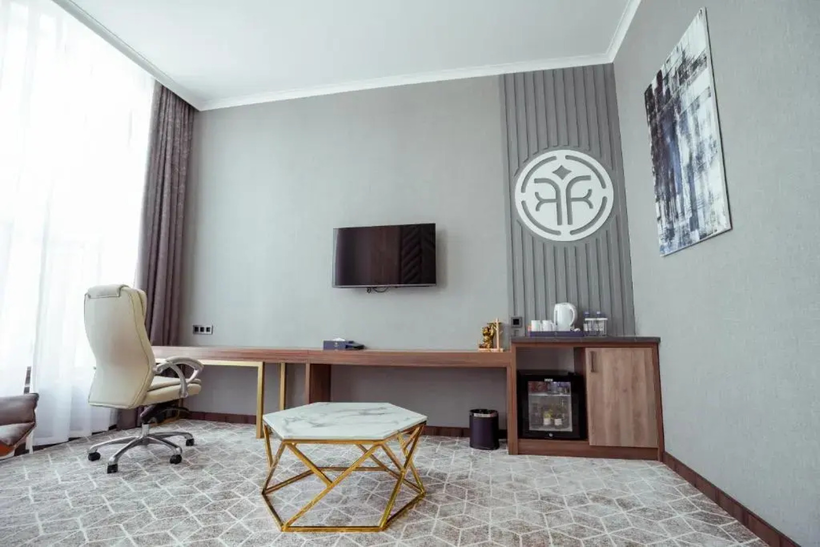 Отель Tauke Khan Plaza