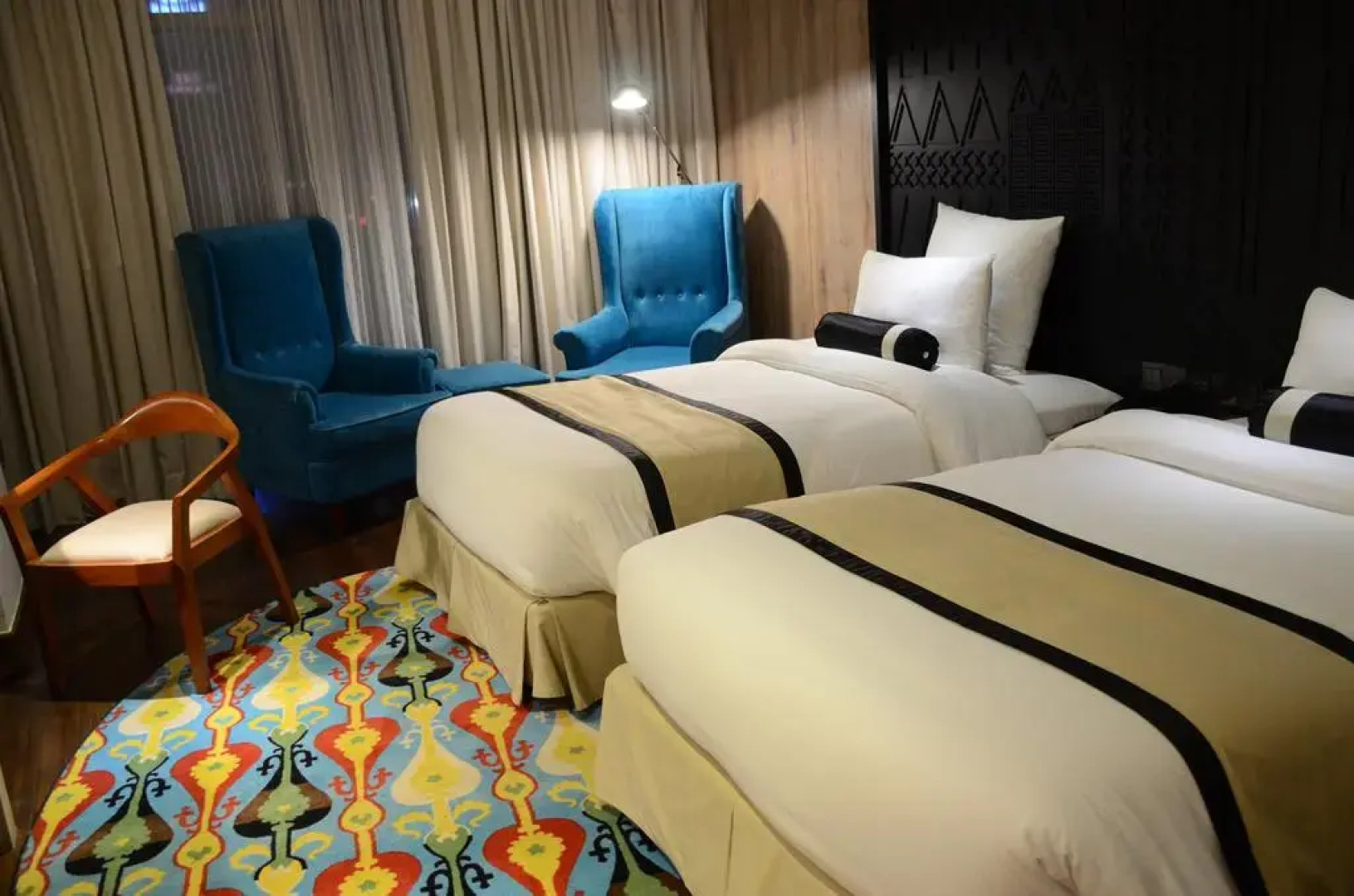 Отель Four Seasons Inn