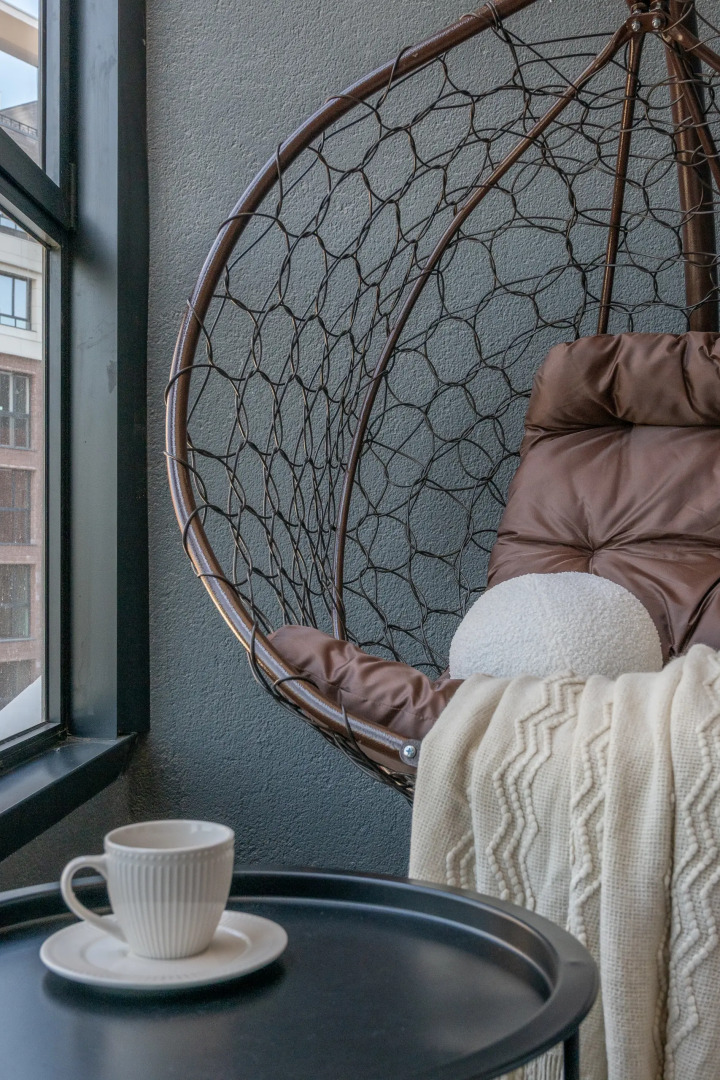 Апартаменты с креслом-коконом на балконе Stepanenkov на Свердлова 32б