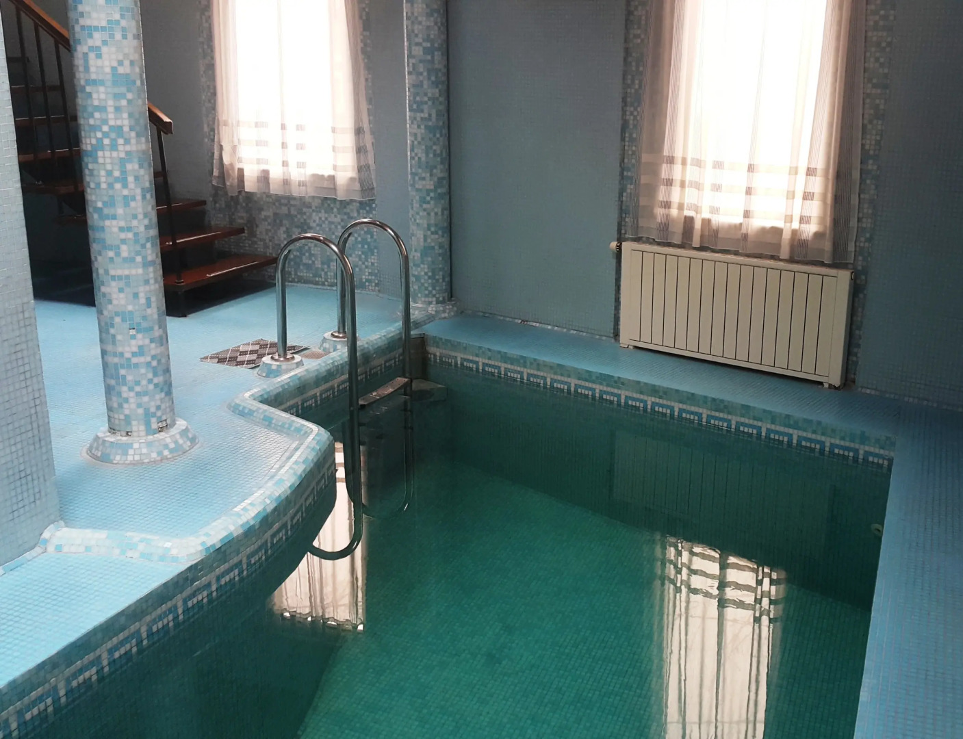 Отель Четыре Короны