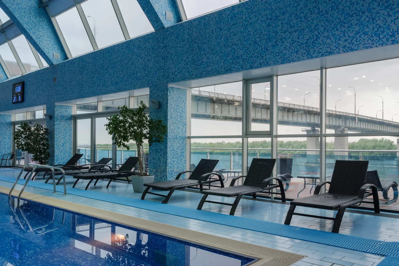 Отель Маринс Гранд Астрахань