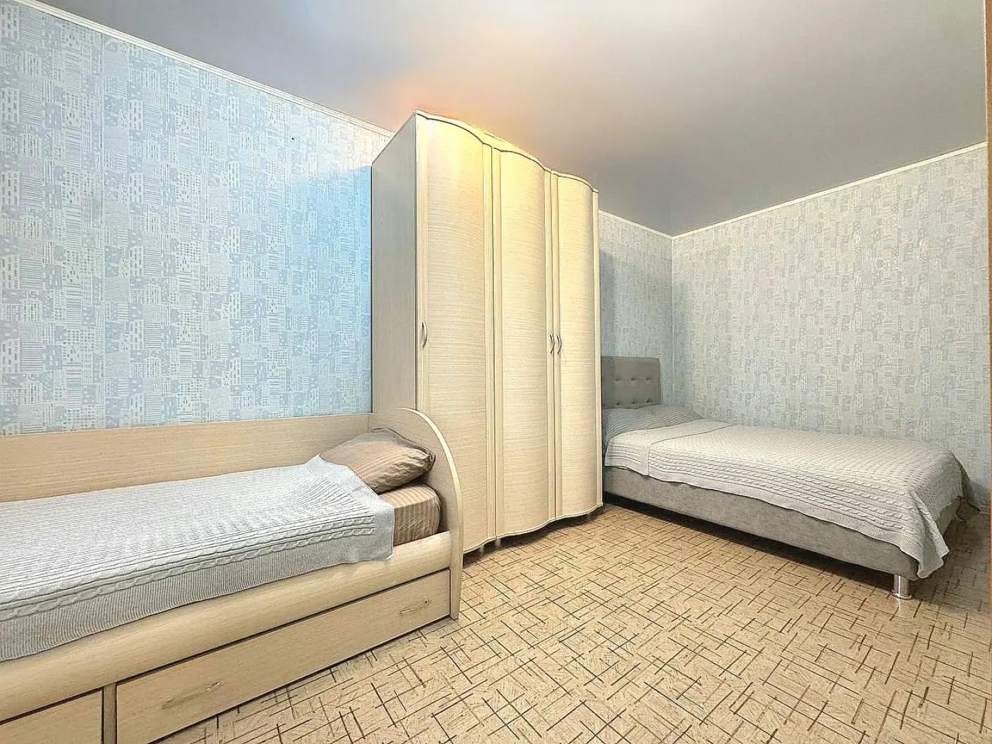 Квартира двухкомнатная в центре на Дзержинского рядом с РИАцентром