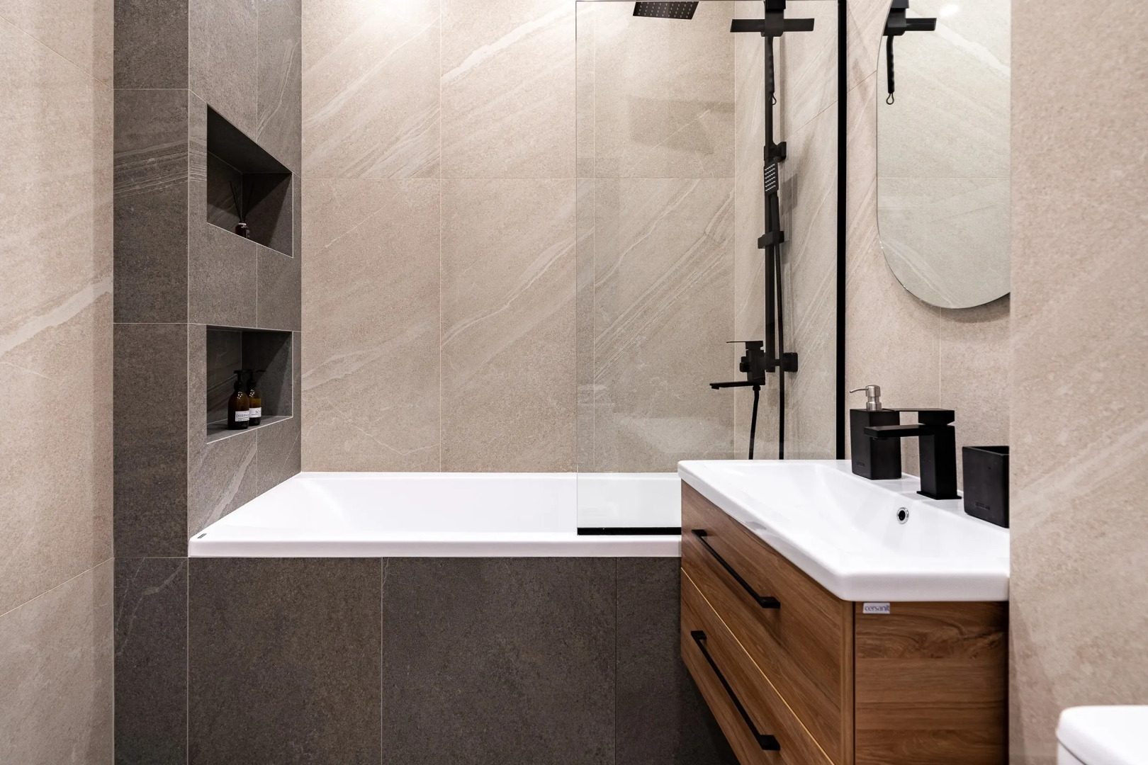 Квартира с Дизайнерским Интерьером с Террасой на Берегу Невы