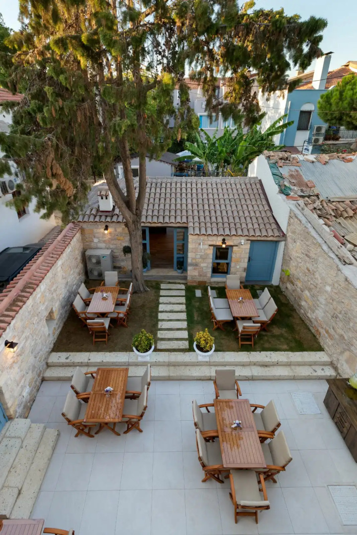 Отель Eflin Haus Historical Place & Monument