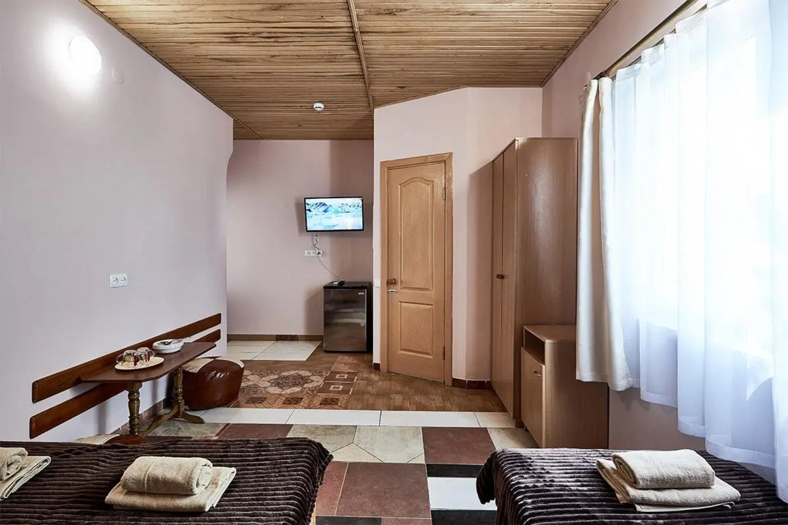 Отель Белый