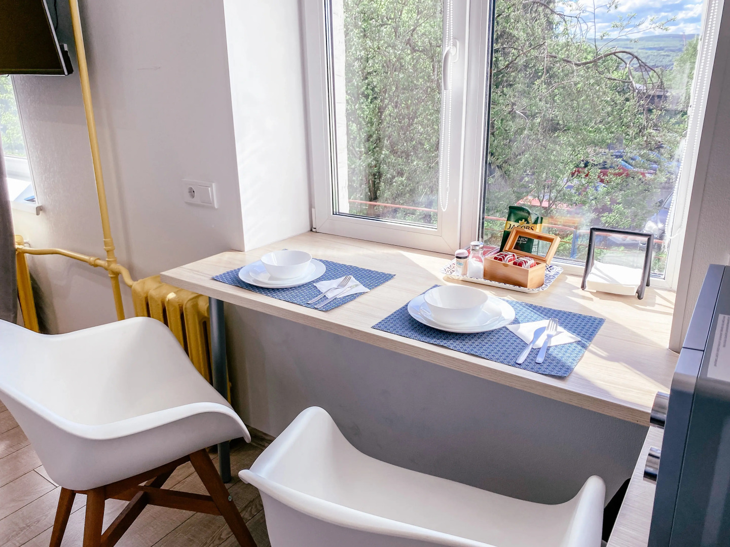 Arctic House Yellow в центре города