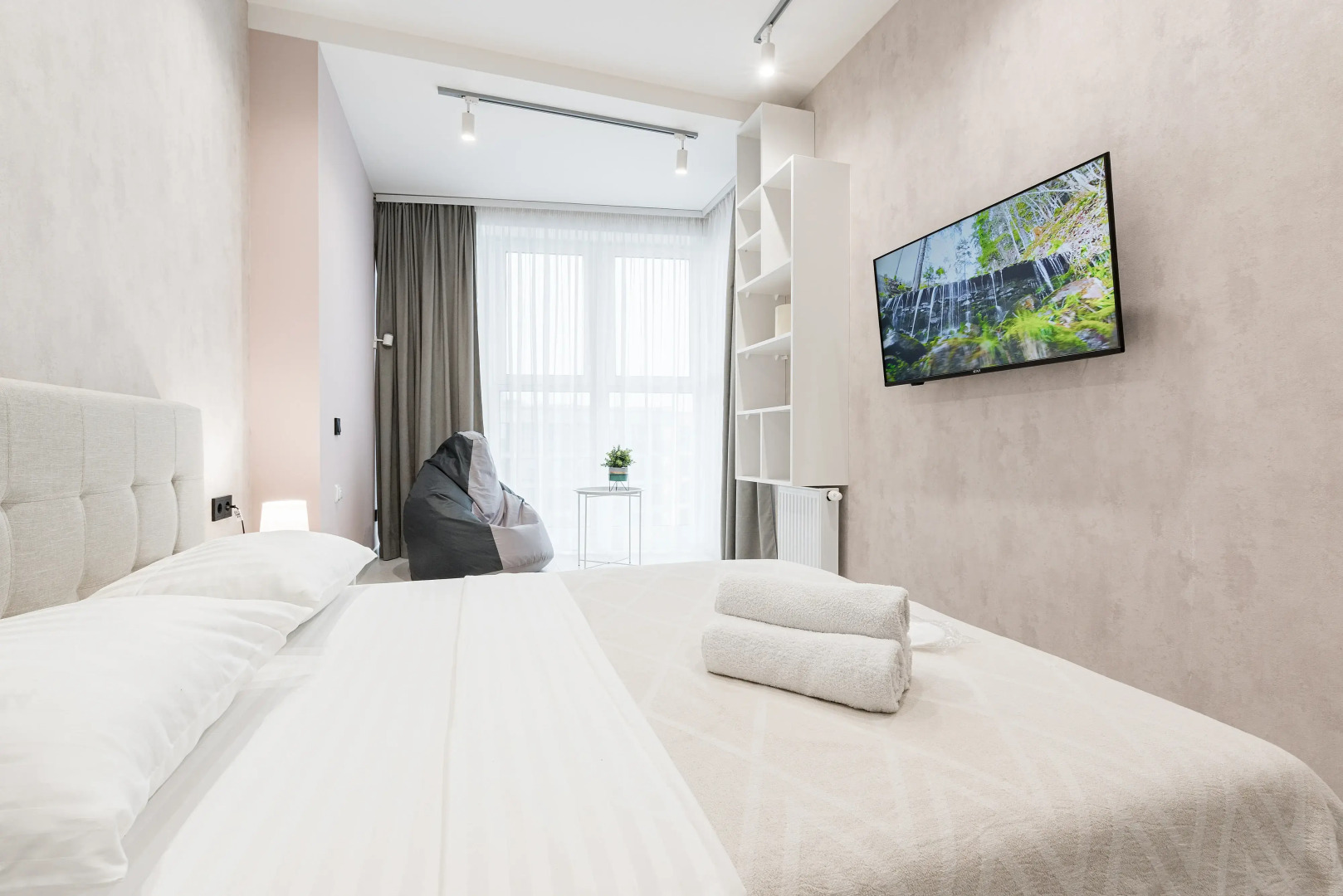 Апартаменты Дизайнерские на 24 Этаже с Панорамными Окнами