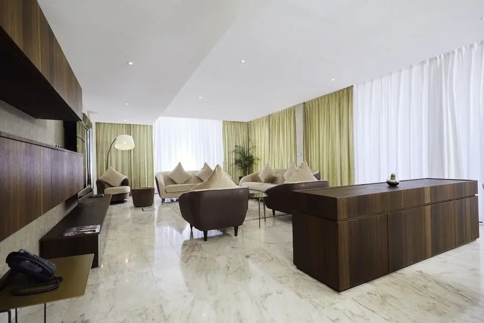 Отель Bel Air Crest Hotel & Suites