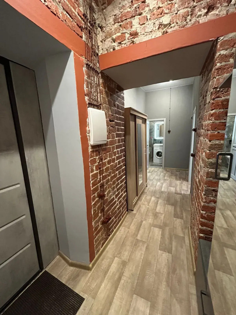 Квартира Уютный Лофт с балконом на главной улице Столицы Закатов