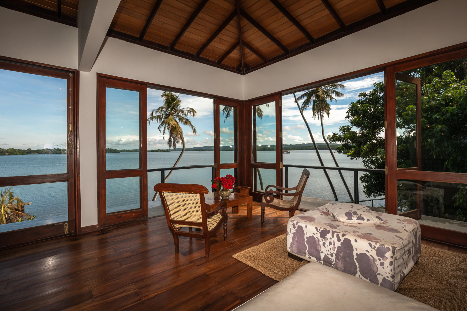 Вилла South Point Cottage 3 bedrooms Lake front