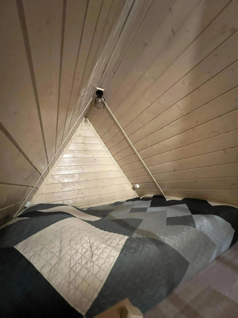 Частный дом Уютный у Реки с Чаном в Современном Стиле