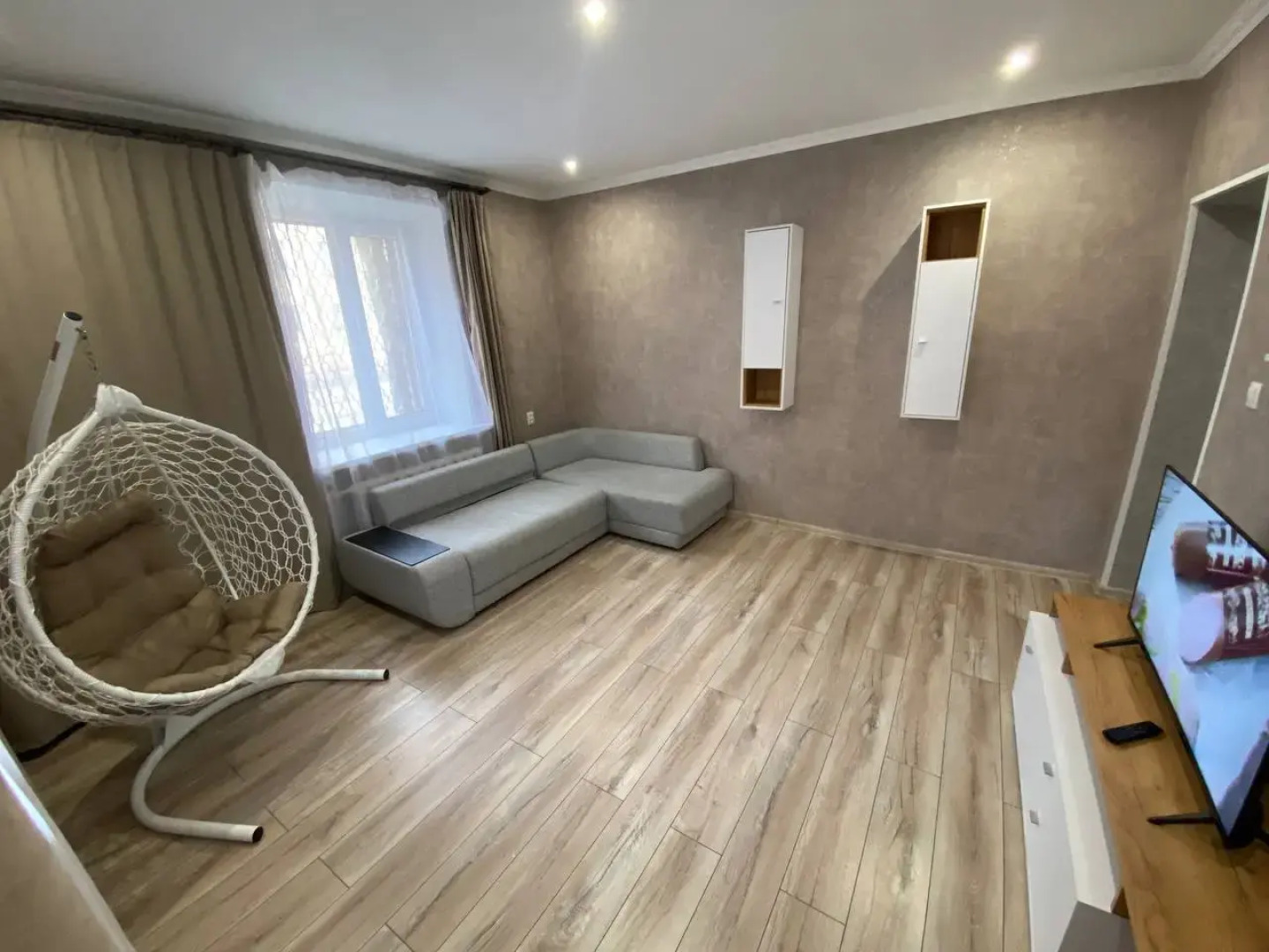 Квартира Шикарная Двухкомнатная в Центре 6 Спальных