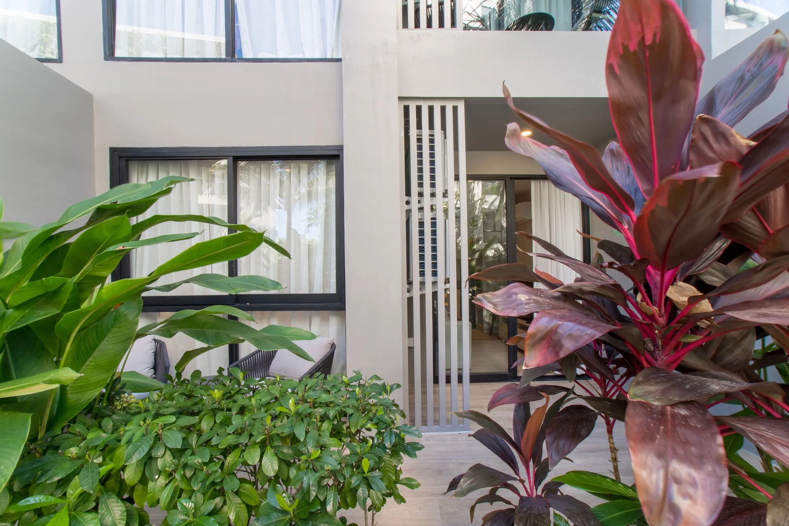 Апартаменты 1-комнатные c выходом к бассейну 10 минут до пляжа Банг Тао DMD-5104