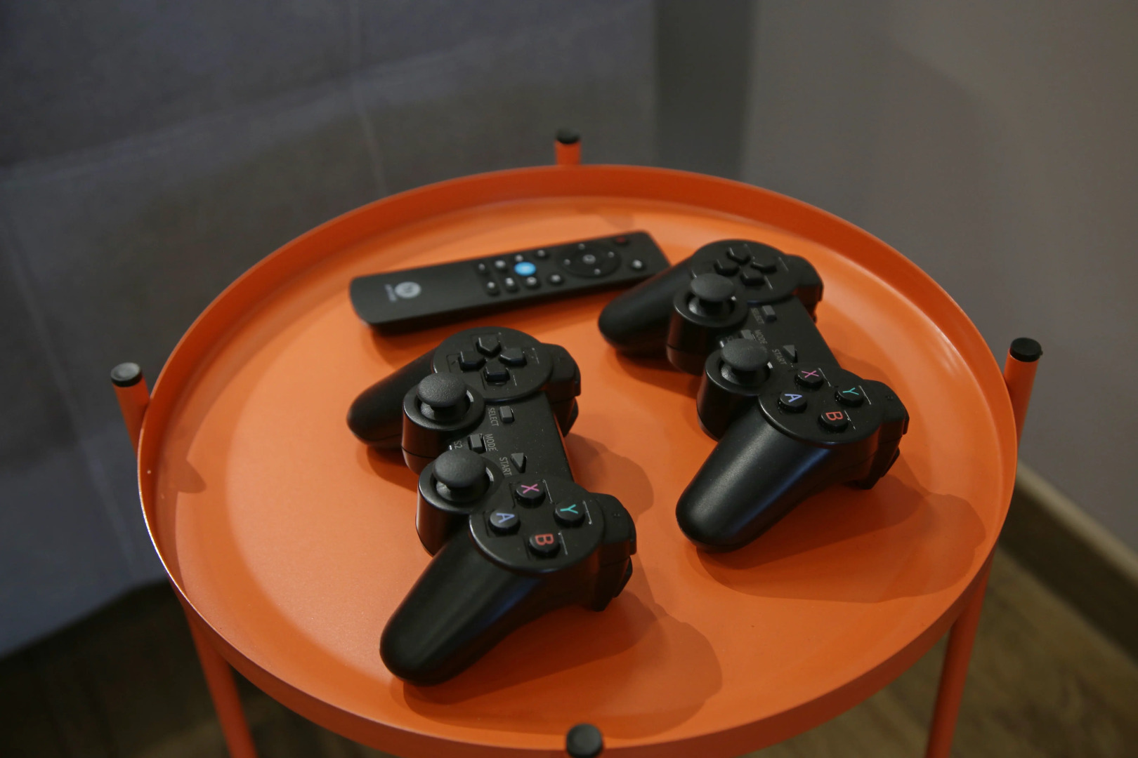 Апартаменты Уорхол - апельсин и капучино в интерьере с собственным двориком для BBQ в 10 минутах от центра