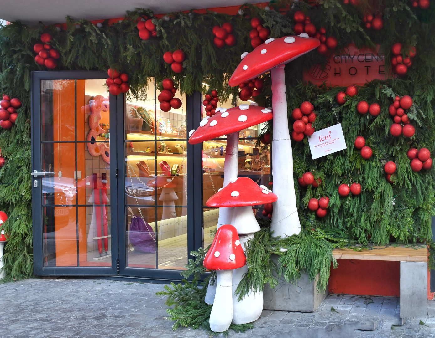 Апартаменты Stylish Gem Steps to Republic Square