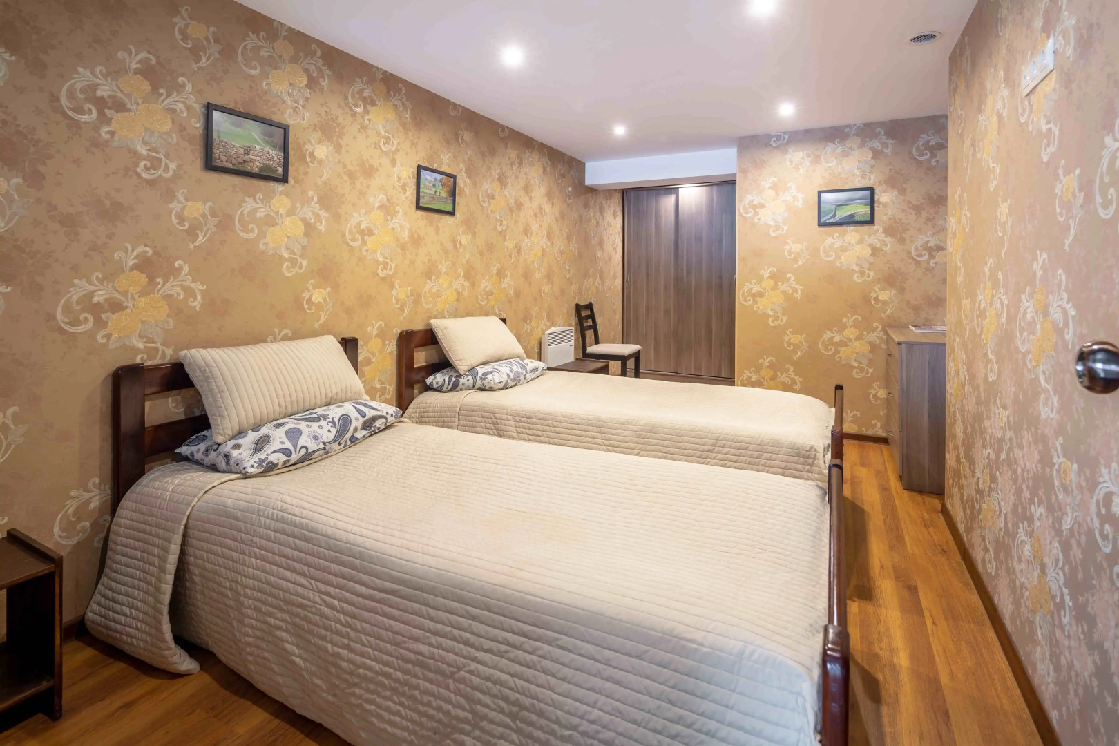 Хостел Бугров