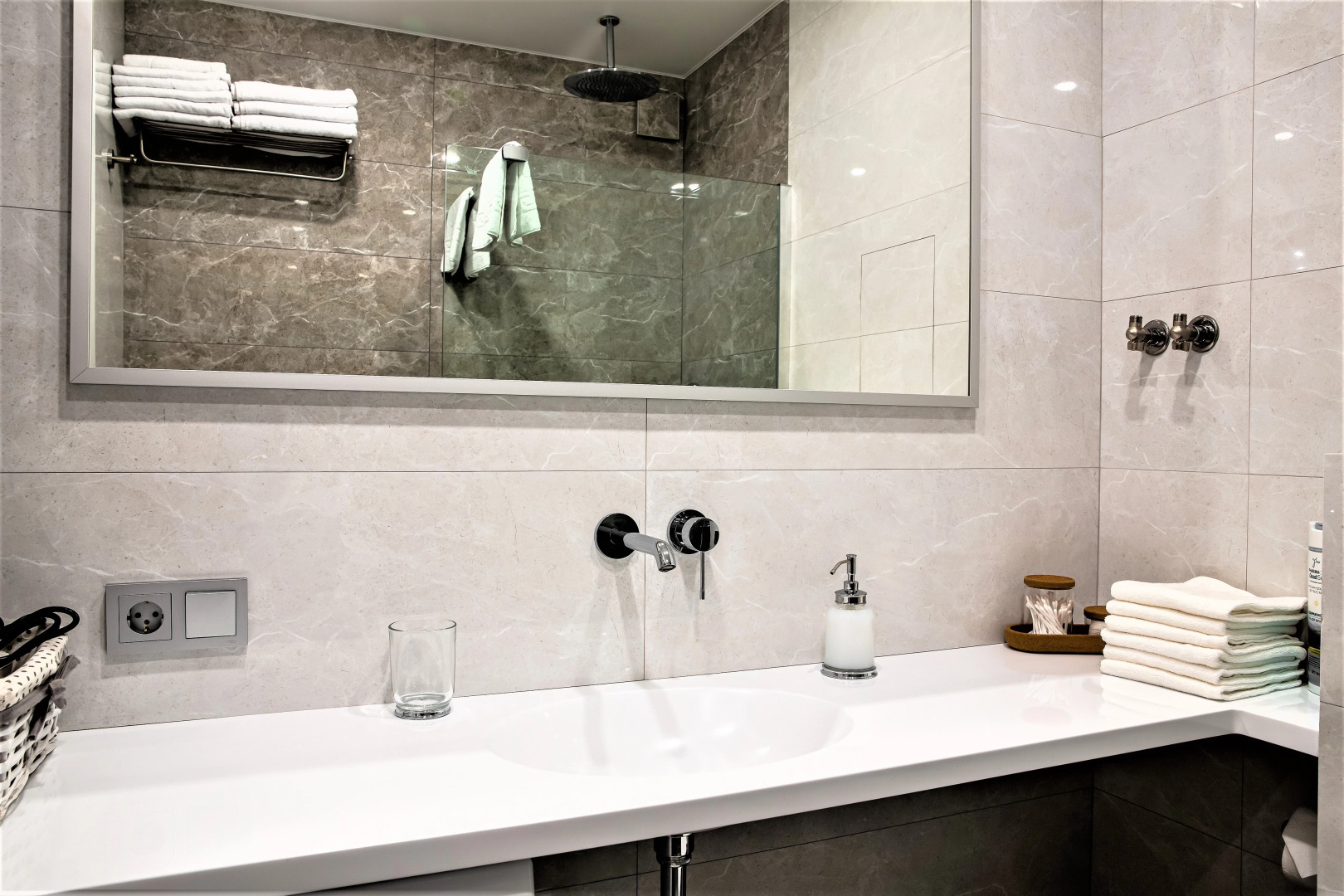 Апартаменты InterLoft 2 City Center Free Parking Wi-Fi 100/50 Smart TV