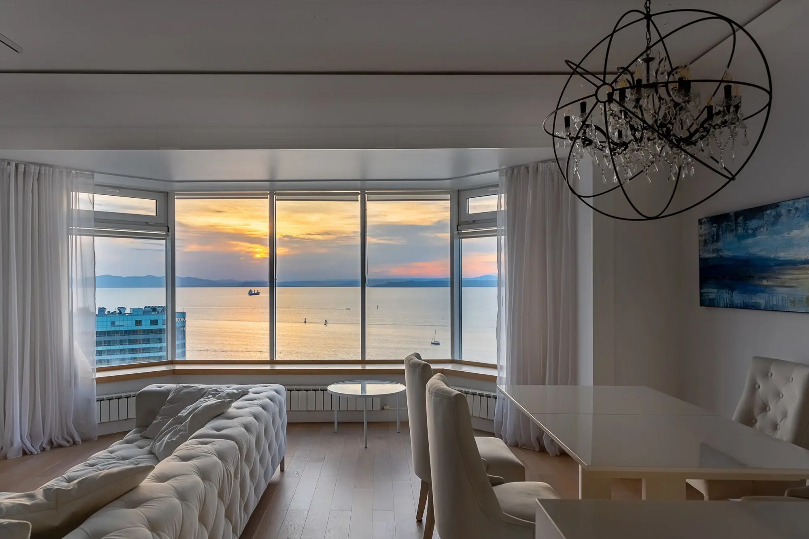 Апартаменты на первой линии главной набережной