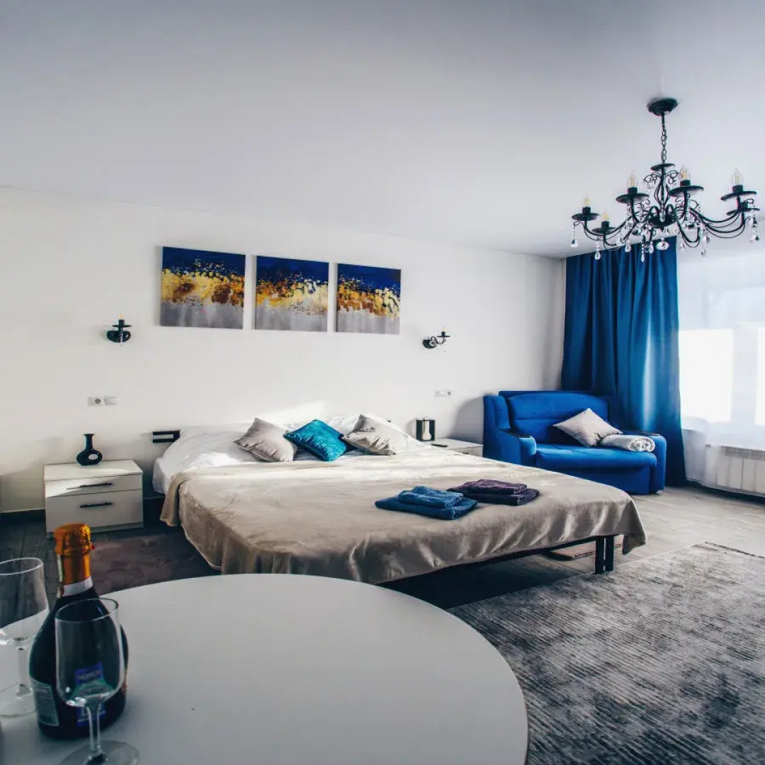 Частный дом за городом Монотель синий дом