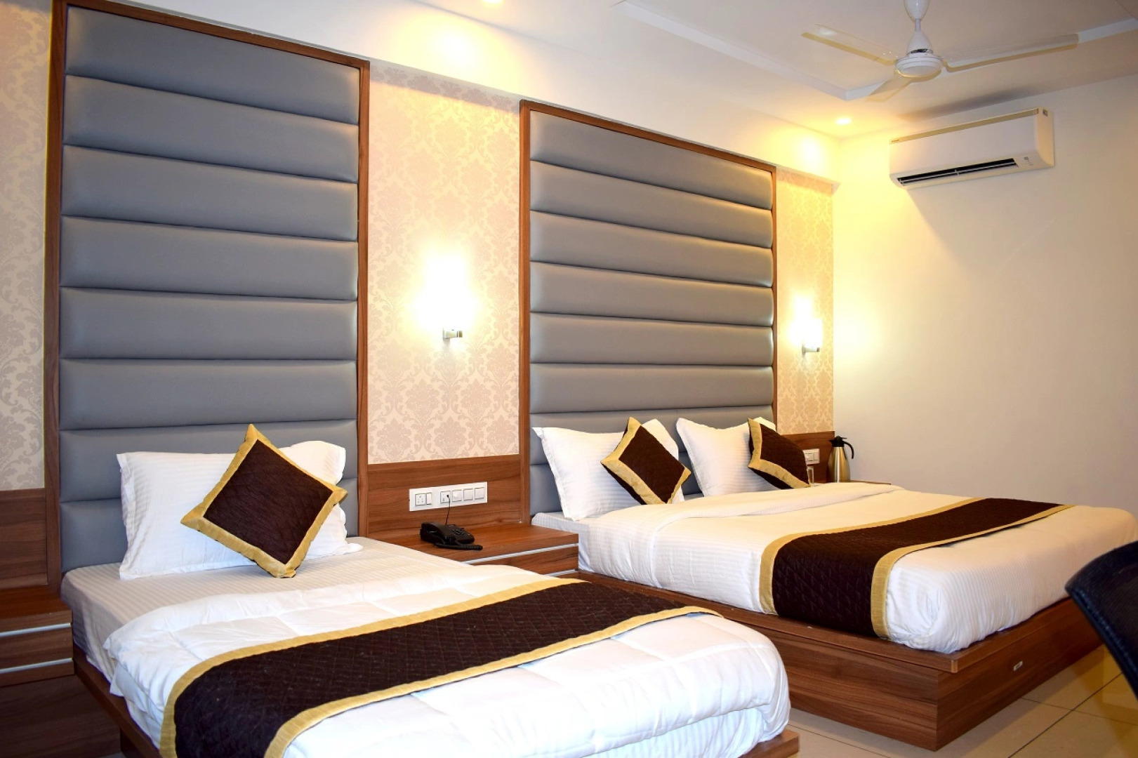 Отель Royal Square by Sky Stays