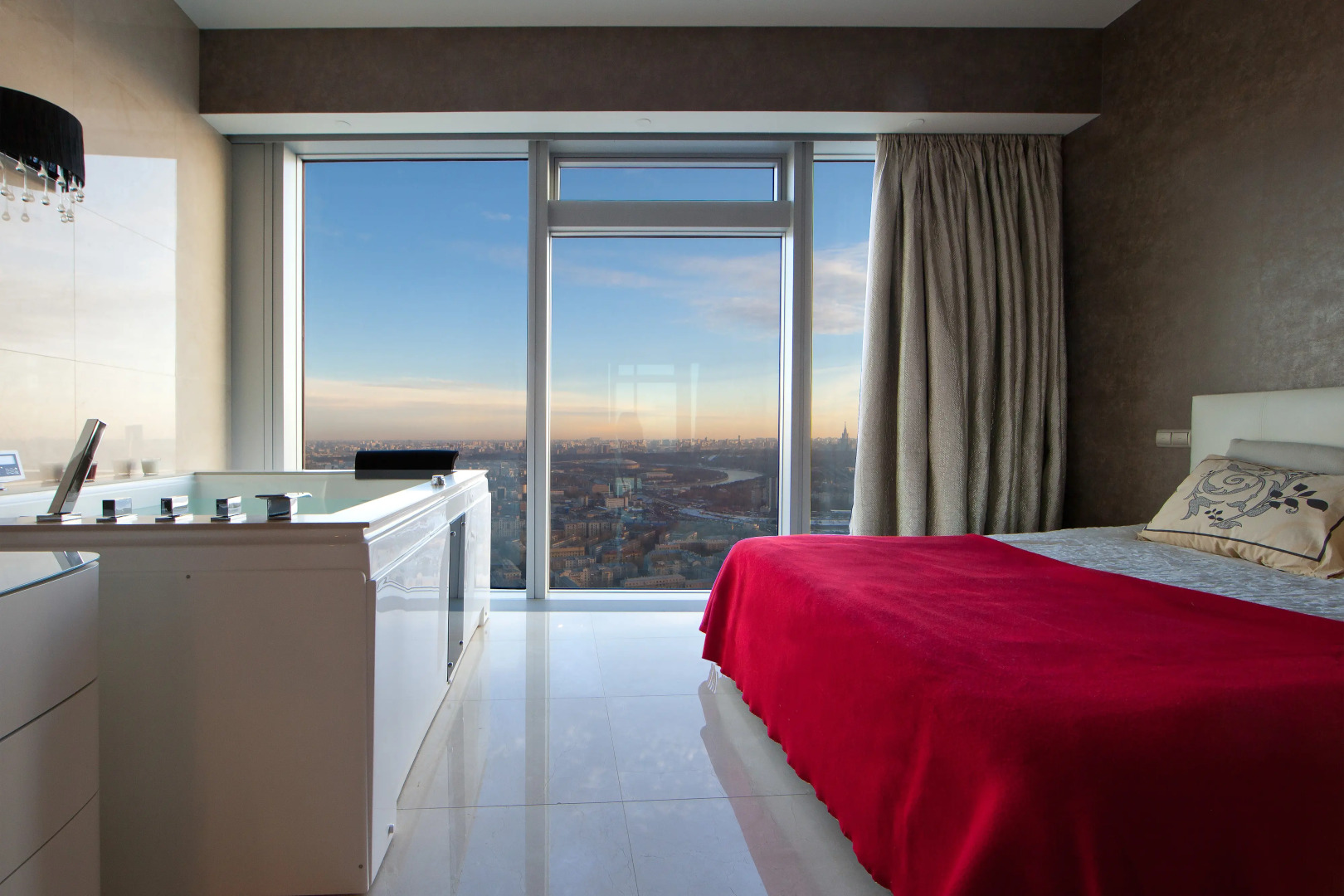 Апартаменты Golden Apartments Falcon jacuzzi on 48th floor