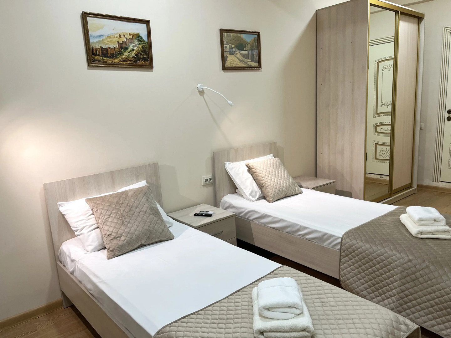 Отель Академия