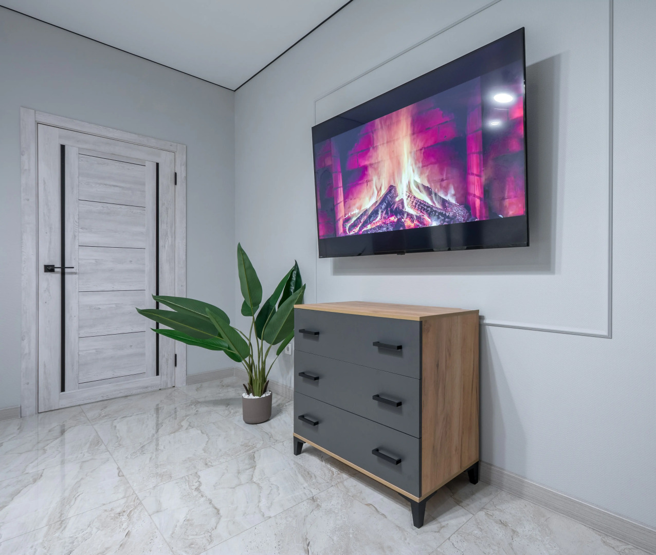 Квартира с большим телевизором и шикарным видом на реку Кубань 1