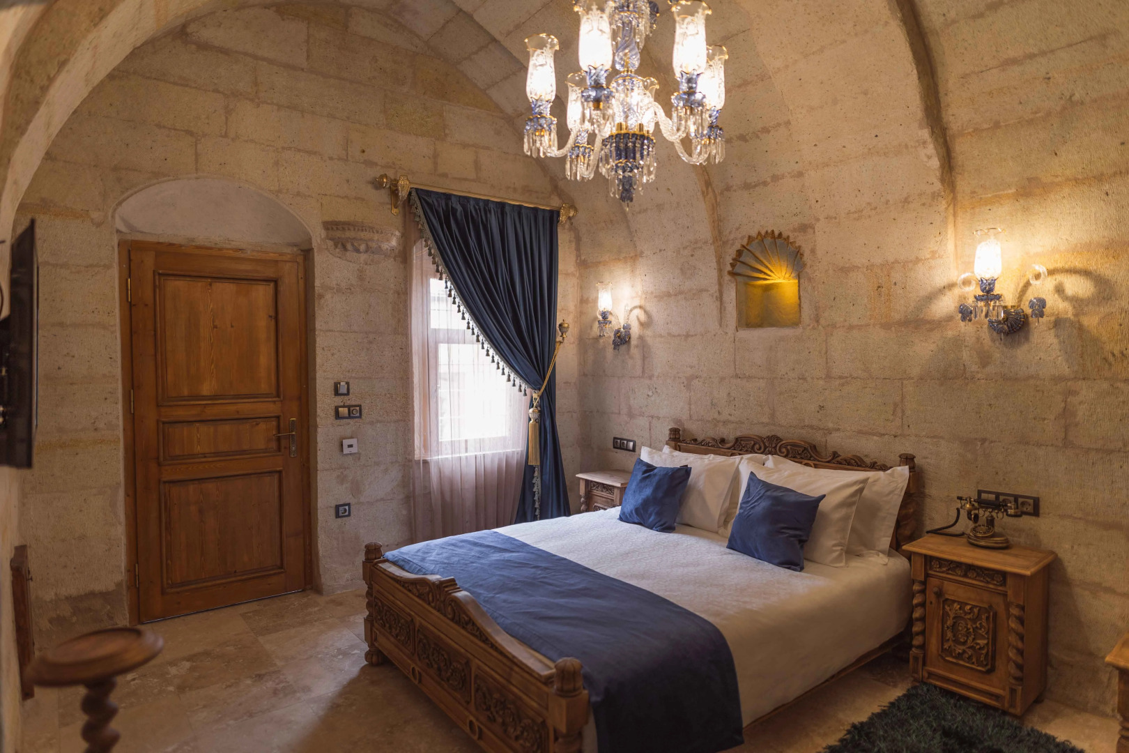 Отель Solo Cave Suites