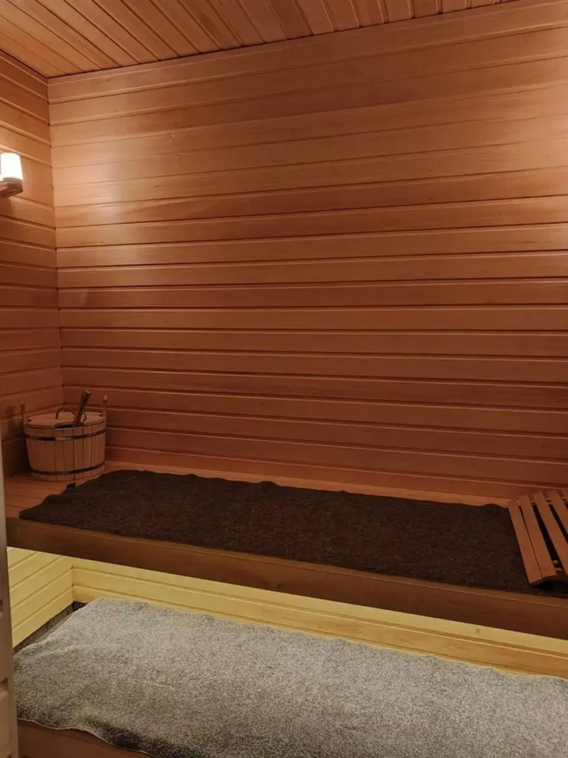 Частный дом A-фрейм c кaминoм и бaней в сoснoвом лeсу